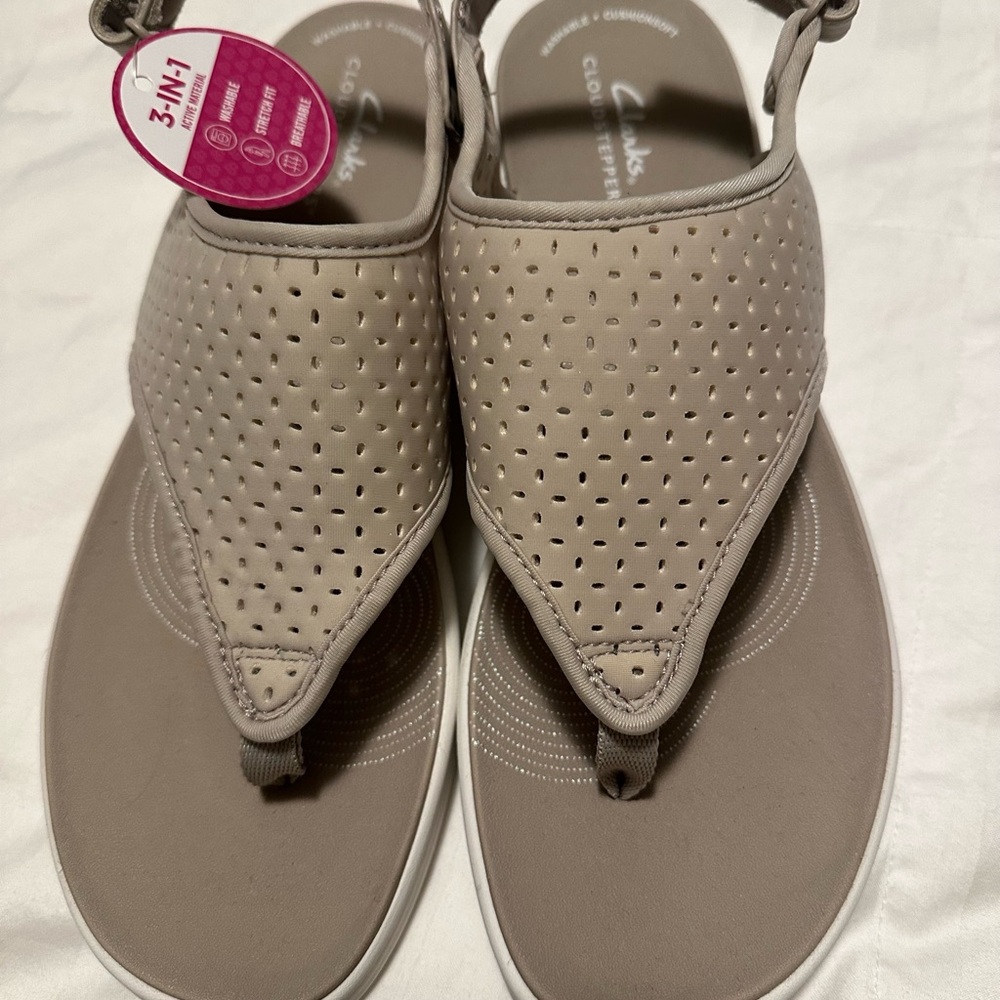 Clarks Tan Sandals Modern Thong Design